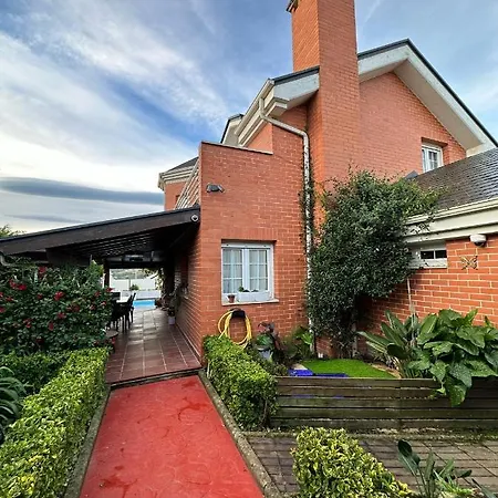 !chalet De Lujo Vacaciones!... * Camargo